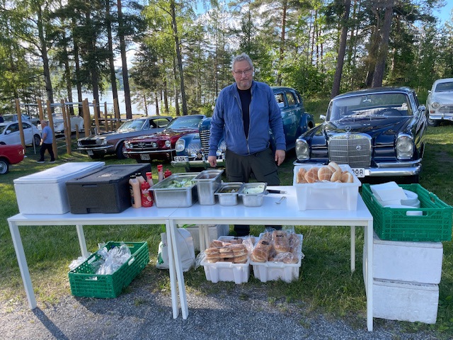 Sommeravslutning og kjøring av eldre på Eikertun